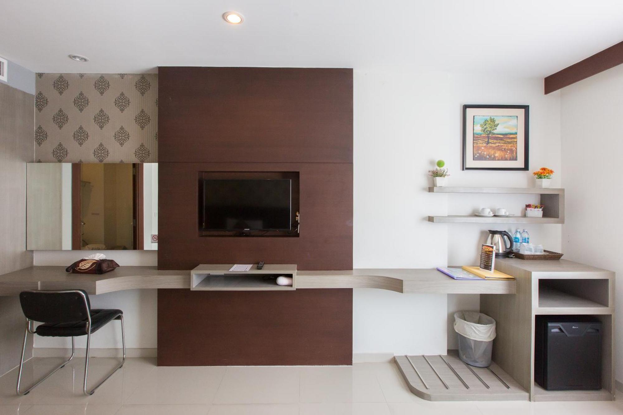 Hemingways Silk Hotel Patong Eksteriør billede