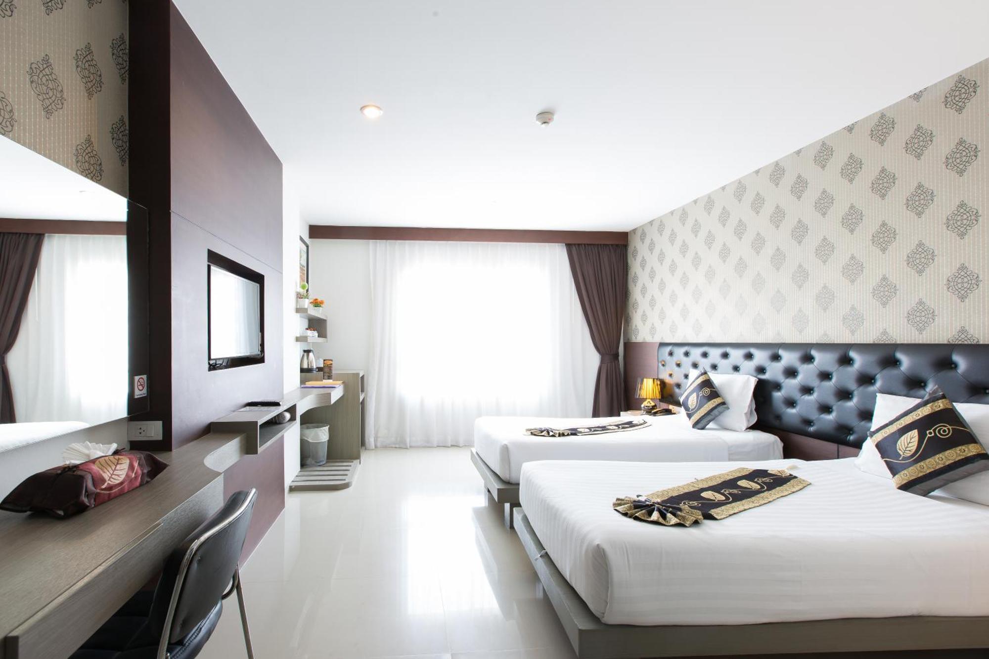 Hemingways Silk Hotel Patong Eksteriør billede