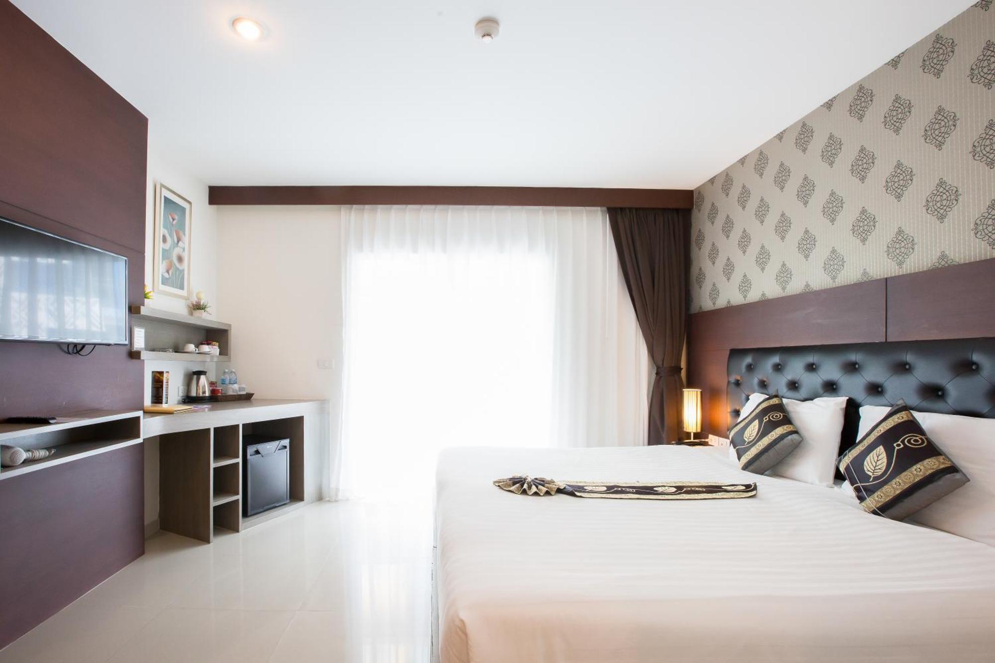 Hemingways Silk Hotel Patong Eksteriør billede