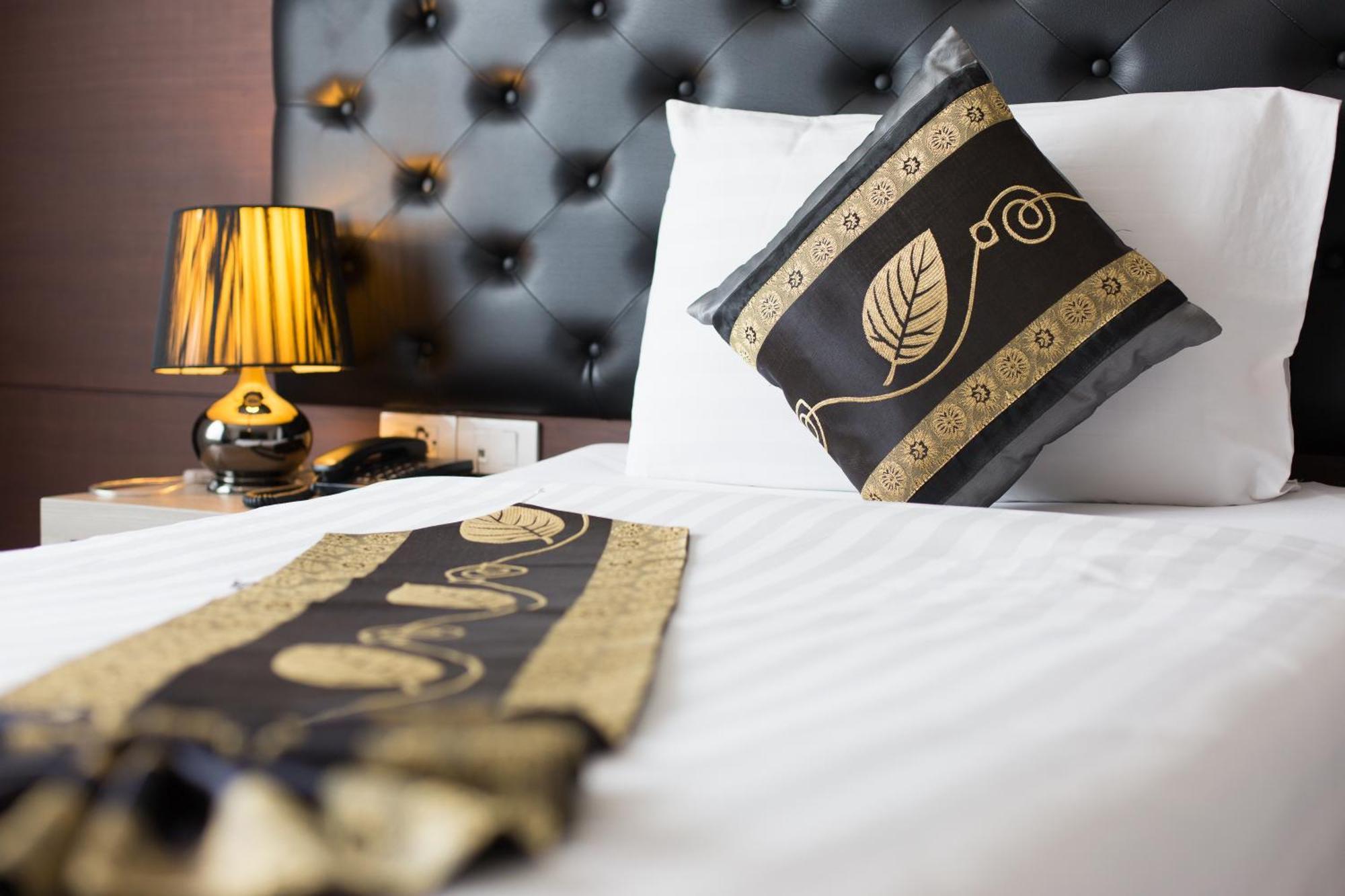 Hemingways Silk Hotel Patong Eksteriør billede