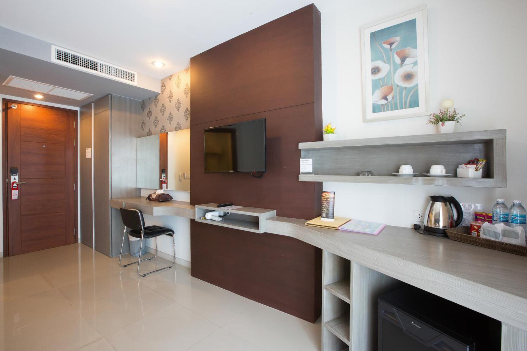 Hemingways Silk Hotel Patong Eksteriør billede